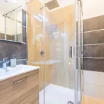 Via Milano Station Apartmán *